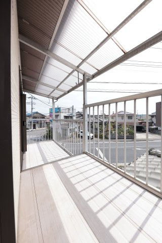 高崎市浜川町　中古住宅【内装リフォーム済・弊社売主】のバルコニー|開放的で明るい空間を演出してくれるバルコニーです