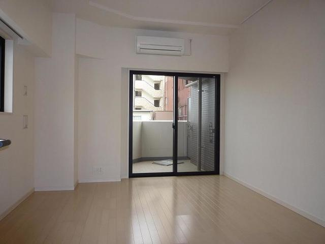 カテリーナ浅草の居間・リビング