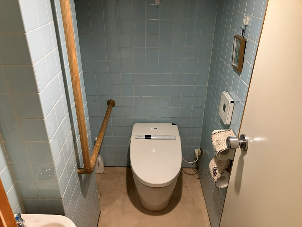 相生町３階建中古住宅のトイレ
