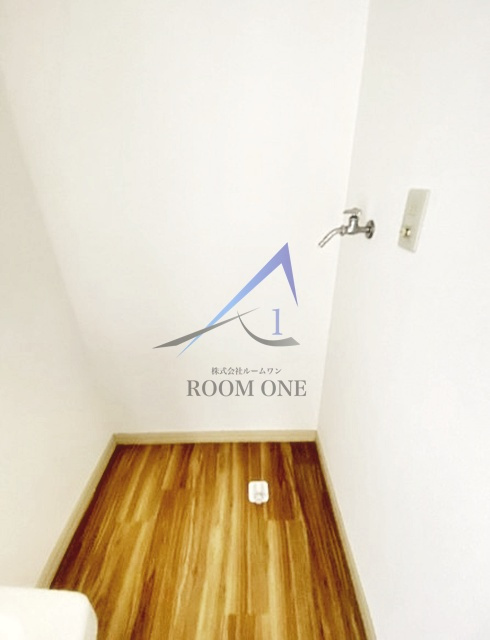 メゾンド・ヴァンテーヌの設備|洗濯機置き場です。