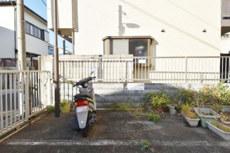 【駐車場】 | バイク置き場。空き区画の有無や駐輪料金、サイズおよび排気量規定などについては、改めてお問い合わせください。～即日のご見学可能～　お問合せはお気軽にどうぞ。