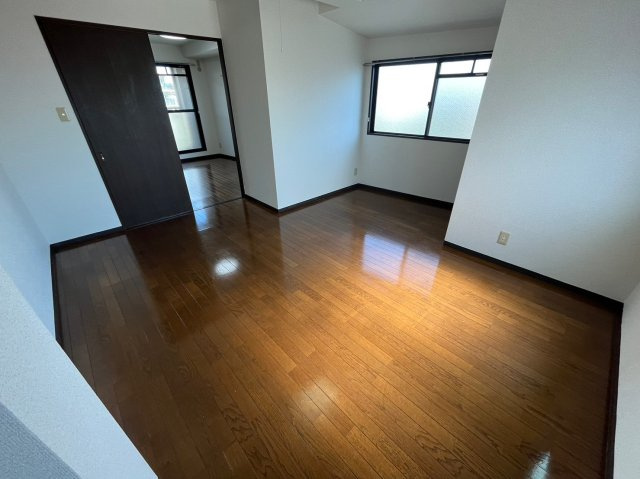 楠町タムラビルの居間・リビング