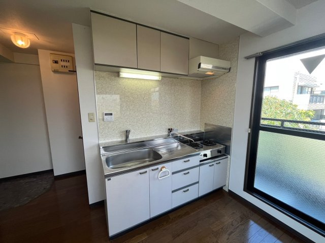 楠町タムラビルのキッチン