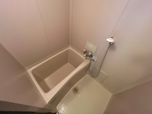 楠町タムラビルの浴室