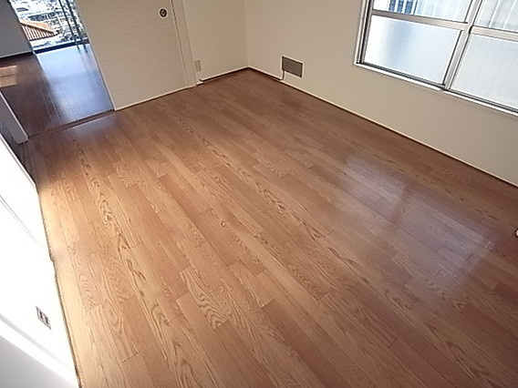 甲南野崎ハイムの居間・リビング