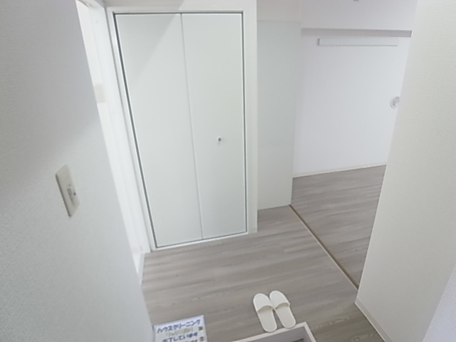 メゾン・ド・キャラミの玄関