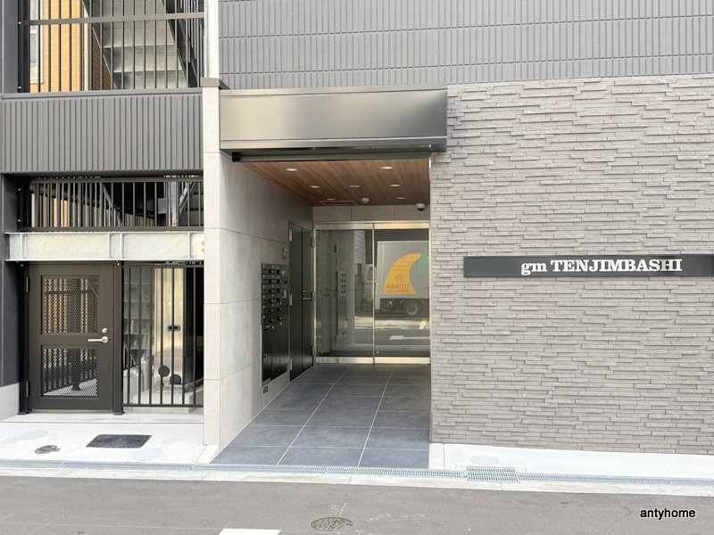 gm TENJIMBASHI　仲介手数料無料のエントランス