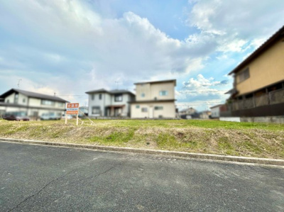 【外観】 | 木津川市加茂町里宇留志　建築条件付き　土地 | 幅員は約5.1ｍで車通りが少なく、駐車する際など落ち着いて運転ができます。