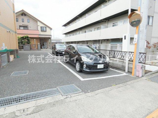 リバーストーンⅢの駐車場