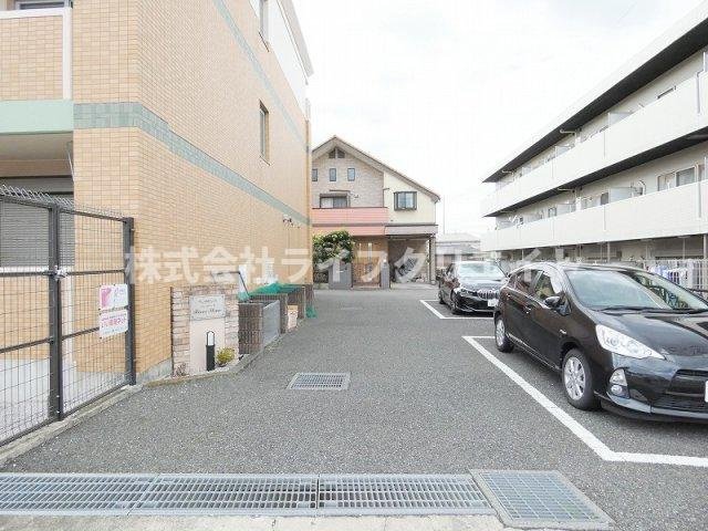 リバーストーンⅢの駐車場