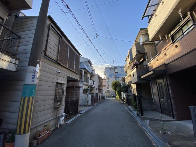 豊中市箕輪一丁目戸建の前面道路含む現地写真|東側から見た前面道路！