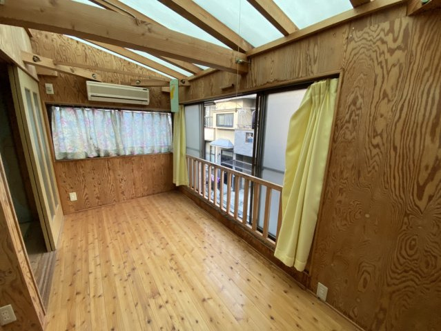 豊中市箕輪一丁目戸建の洋室|木の薫る気持ちい空間です！
