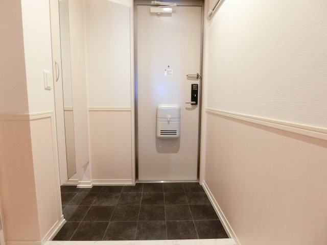 フロレゾンA棟の玄関