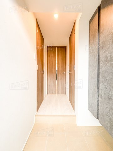 S-RESIDENCE六ツ門abreastIIの玄関|シューズボックス付きの玄関☆