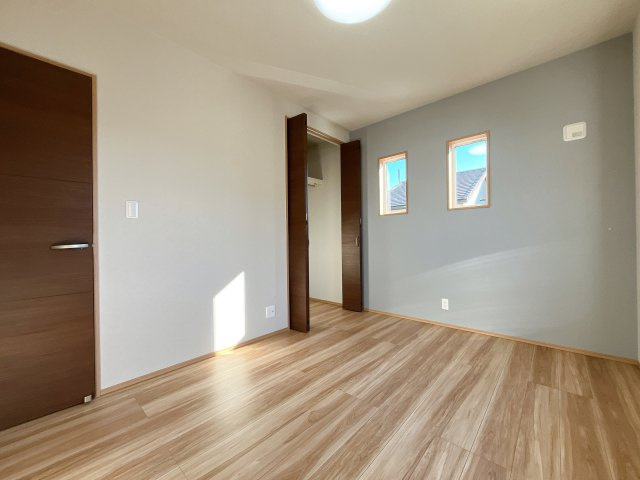 深谷市上柴町東3丁目　新築住宅の洋室|２階居室は全室収納あり！たっぷりある収納活用でお部屋もキレイを保てます♪