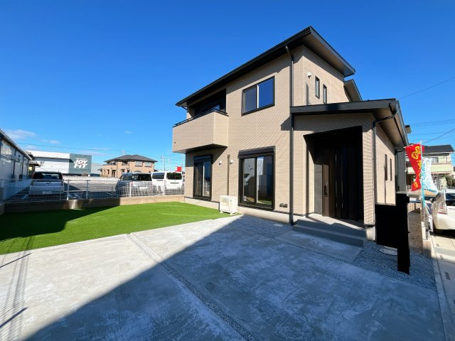 深谷市上柴町東3丁目　新築住宅の前面道路含む現地写真|駐車場は並列駐車２台分☆来客時も安心です♪セカンドカー用にもお使いいただけます。