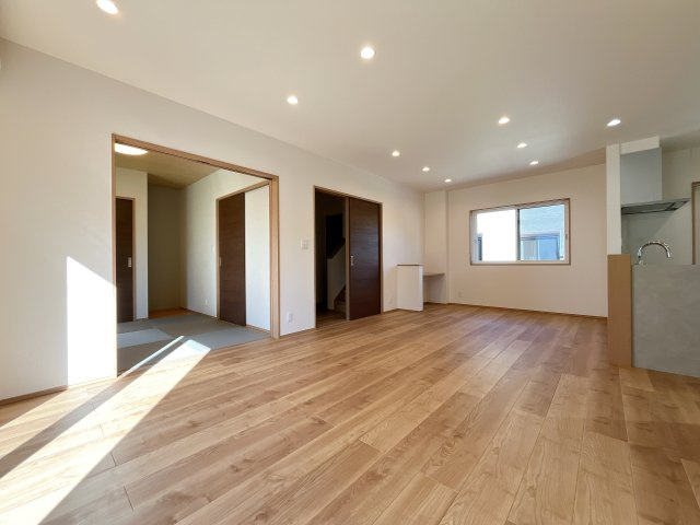 深谷市上柴町東3丁目　新築住宅の居間・リビング|リビングのフローリングにDAIKEトリニティ使用！
