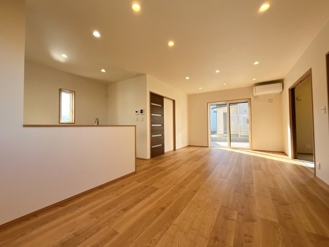 深谷市上柴町東3丁目　新築住宅の居間・リビング|リビングエアコン設置済！