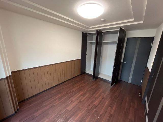 リベラの内装|奥洋室