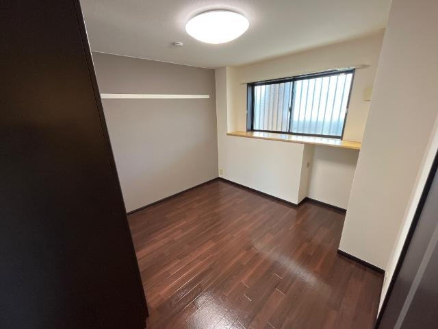 リベラの内装|手前洋室