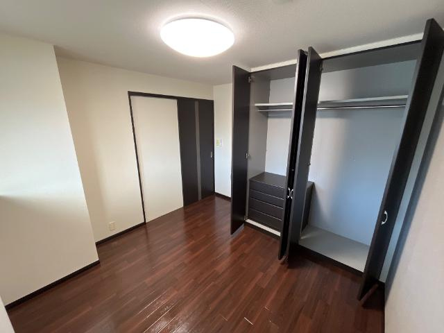 リベラの内装|手前洋室