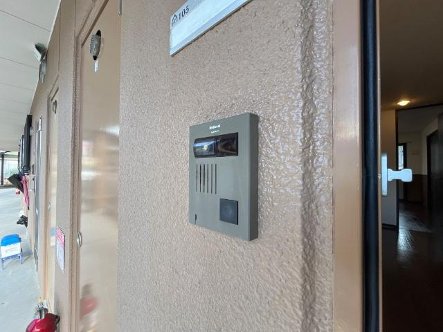 リベラの内装|カメラ付インターホン