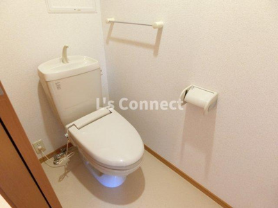 【トイレ】 | プロムナードＢ | 暖房便座付きのトイレ。