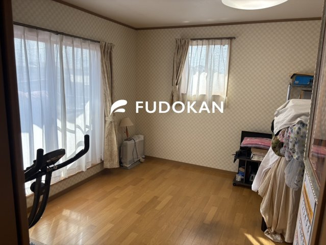 天童市柏木町一丁目の寝室|大きいベットを置いてもスペースの取れる寝室です。質の良い睡眠で一日の疲れを癒す空間で気持ちの良い一日のスタートを切ることができます。