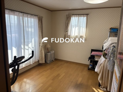 【寝室】 | 天童市柏木町一丁目 | 大きいベットを置いてもスペースの取れる寝室です。質の良い睡眠で一日の疲れを癒す空間で気持ちの良い一日のスタートを切ることができます。