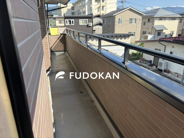 天童市柏木町一丁目のバルコニー|お布団の干すスペースとしても活躍します。天気のいい日は日光を浴びるのもよいですね。