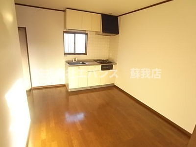 【居間・リビング】 | プラスパー深山 | こちらの居間で趣味の時間をお楽しみください