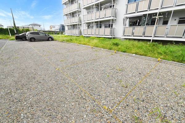 ビレッジハウス高林1号棟の駐車場