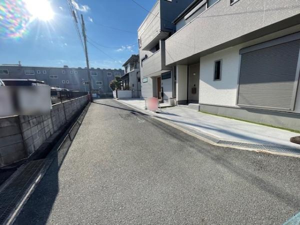 【前面道路含む現地写真】 | 摂津市南別府町　新築戸建