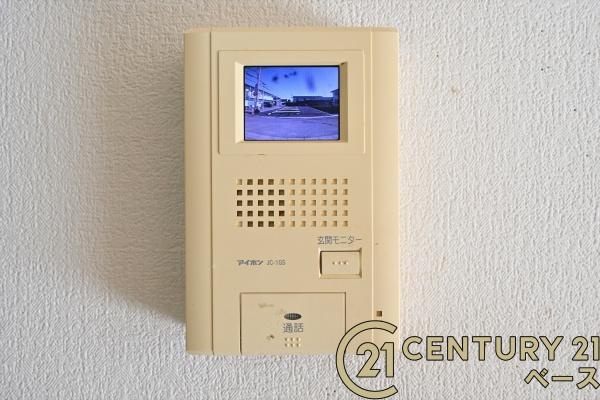 生駒郡斑鳩町龍田南５丁目の中古一戸建の内装|■現地撮影写真■ＴＶモニター付きインターホンで防犯対策もバッチリ！来客も一目でわかり安心です！