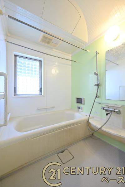 生駒郡斑鳩町龍田南５丁目の中古一戸建の浴室|■現地撮影写真■ゆったりしたサイズの浴室！足を伸ばしての入浴は疲れも癒してくれます！