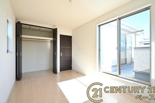 生駒郡斑鳩町龍田南５丁目の中古一戸建の洋室|■現地撮影写真■日当たりのよい明るい雰囲気の洋室です！