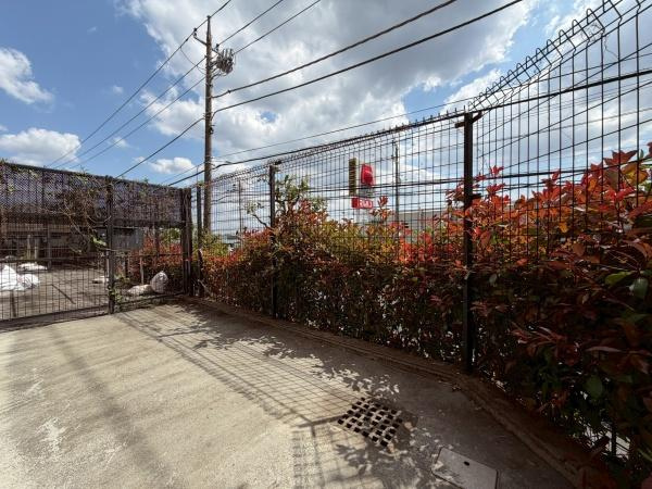 マークスプリングスメゾンＡ棟の居間・リビング|ダイニングです。テーブルを置いてもスッキリしていて広く使えそうですね。