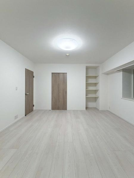 マークスプリングスメゾンＡ棟のキッチン|家事をしながらもリビングが見渡せる対面キッチンは、忙しい奥様に嬉しいカタチ。お料理もお子様や旦那様と会話をしながら楽しく作れそう。