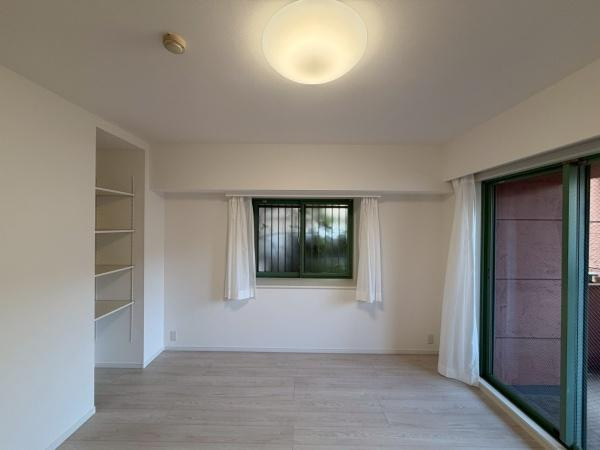 マークスプリングスメゾンＡ棟の洋室|一人ひとりの大切なプライベート空間。趣味・感性で個性的に飾って頂けるようシンプルに仕上げてあります。ゆとりある広さで、一人の時間をゆったりと過ごせる安らぐお部屋になるはずです。
