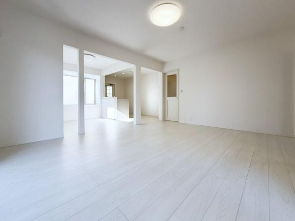 横浜市泉区西が岡２丁目の中古一戸建の居間・リビング