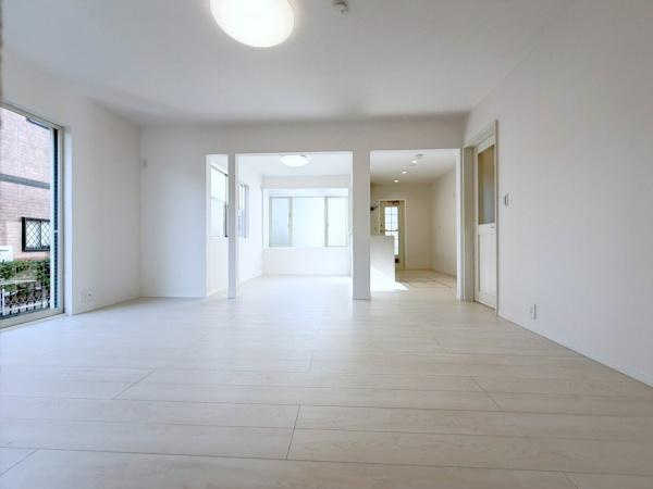 横浜市泉区西が岡２丁目の中古一戸建の居間・リビング