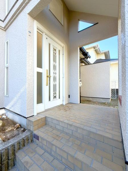 横浜市泉区西が岡２丁目の中古一戸建の玄関