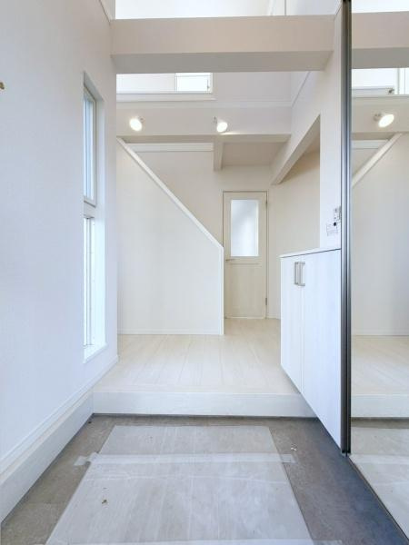 横浜市泉区西が岡２丁目の中古一戸建の玄関