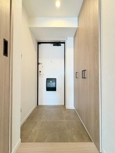 モアグランデ新横浜北の玄関|シューズボックスと玄関です。