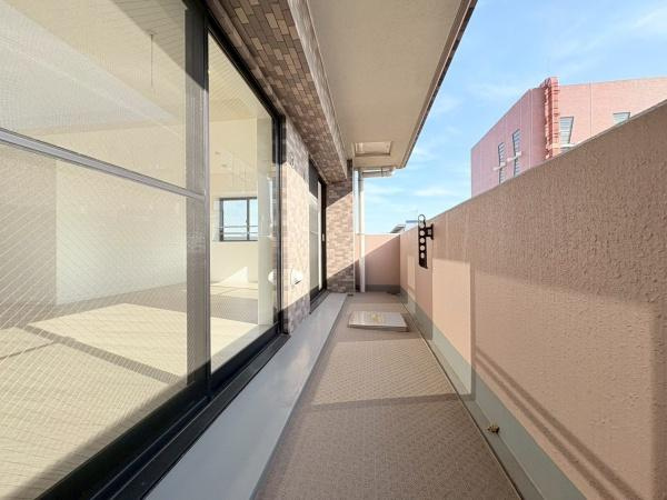 モアグランデ新横浜北のバルコニー|陽当たり良好のバルコニー・お布団も・お洗濯も沢山干せます。