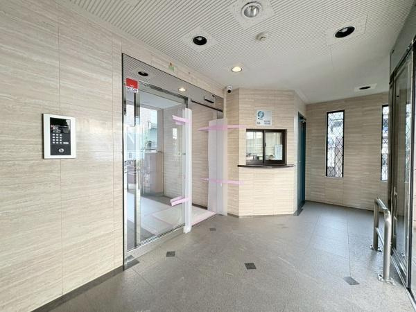 モアグランデ新横浜北のエントランス|オートロック付きで、管理体制も良好です。