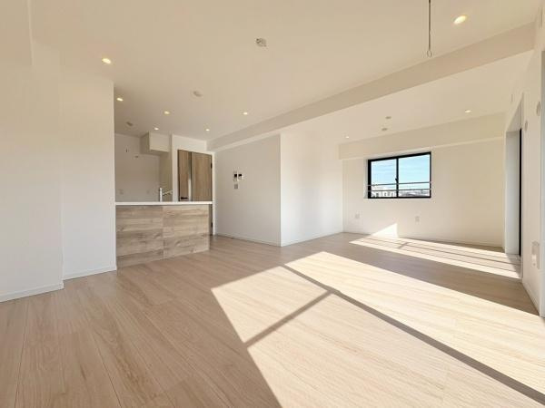 モアグランデ新横浜北の居間・リビング|リビングのみの写真です。十分な広さです。