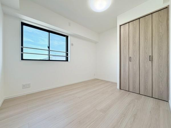 モアグランデ新横浜北の洋室|洋室4.9帖！勉強やリモート部屋に。