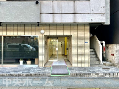 【エントランス】 | 錦糸町グリーンプラザ | 【エントランス】マンションのエントランスは、その物件の印象を決める、顔とも言える場所です。毎日通る場所ですからきれいなのが良いです。