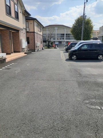 プラシード　カーサＢの駐車場